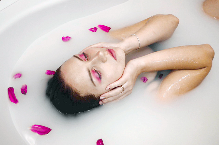 Как принимать содовую ванну. Фотограф: Полина Мостыка (Pawellka), модель: Елена Ломакина